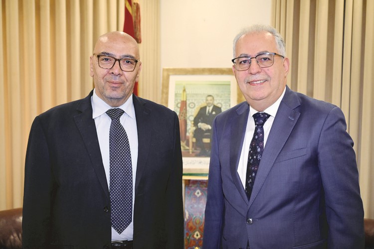 السفير المغربي لدى الكويت علي ابن عيسى خلال اللقاء مع الزميل أسامة دياب (متين غوزال)
