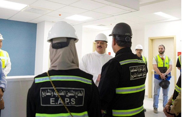 وزير الصحة د. أحمد العوضي خلال الجولة التفقدية لمشروع مستشفى الصباح الجديد