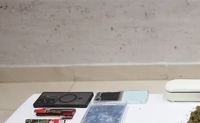 بالفيديو.. سقوط مروّج مخدرات بـ 14 قطعة حشيش و500 غرام ماريغوانا ولاريكا وأدوات تجزئة