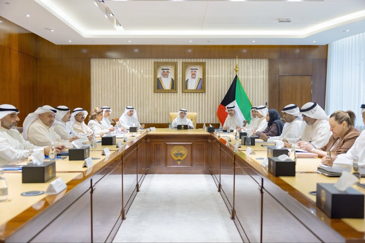 نائب وزير الخارجية السفير حمد المشعان مترئسا اجتماع مجلس السلكين الديبلوماسي والقنصلي بحضور مساعدي وزير الخارجية أعضاء المجلس