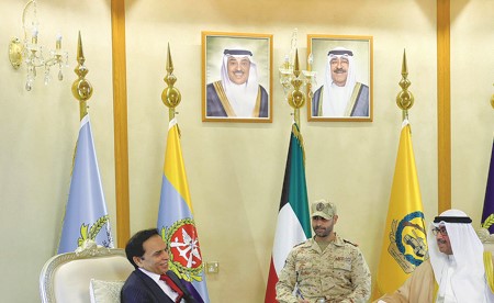 وزير الدفاع بحث مع سفير باكستان سبل تطوير التعاون بمختلف المجالات