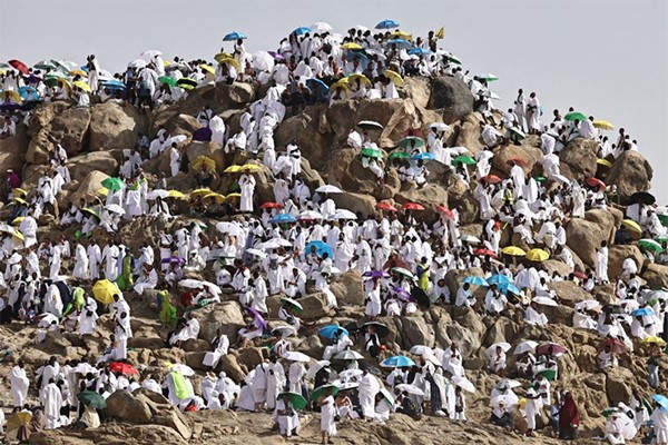 «الصحة» السعودية تدعو الحجاج للبقاء في المخيمات حتى 4 عصراً تجنباً لأشعة الشمس