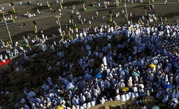 وزارة الحج السعودية تعلن اكتمال تصعيد الحجاج إلى مشعر عرفات
