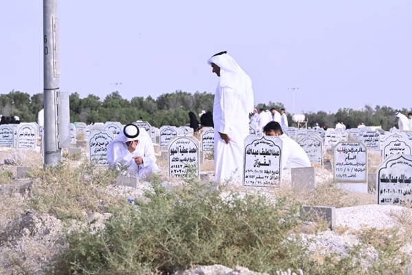 زيارة القبور صلة للمتوفين وطلباً للرحمة من المولى عز وجل (أحمد علي)