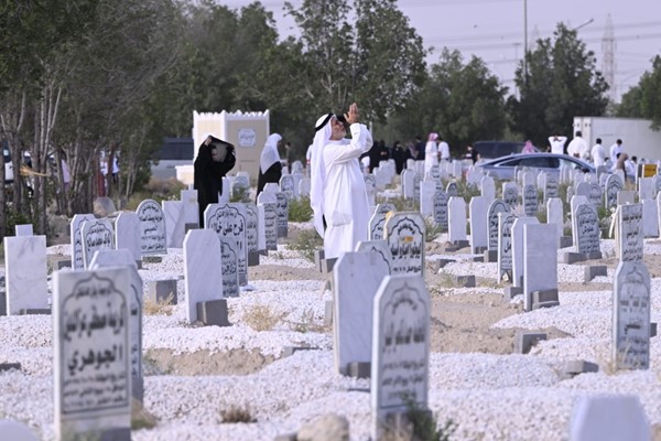 الدعاء للموتى بالرحمة والمغفرة (أحمد علي)