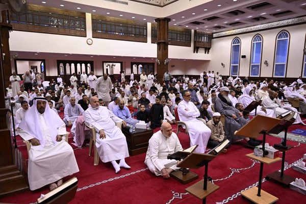 الاستماع لخطبة عيد الأضحى في مسجد الراشد (أحمد علي)