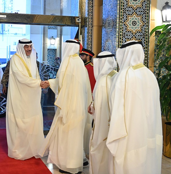 ولي العهد يؤدي صلاة عيد الأضحى المبارك في مسجد الدولة الكبير