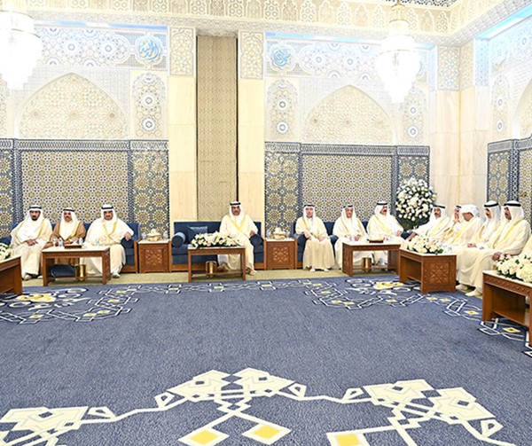 ولي العهد يؤدي صلاة عيد الأضحى المبارك في مسجد الدولة الكبير