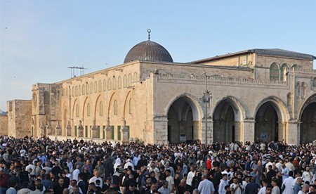 "الأوقاف الإسلامية" بالقدس: 140 ألف مصل أدوا صلاة عيد الأضحى في المسجد الأقصى