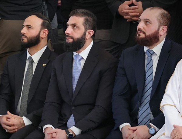 الشرع يؤدي صلاة العيد في مسجد عبد الله بن عباس في حلب