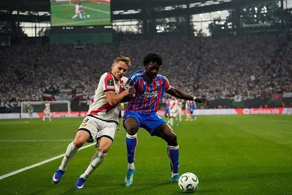 كريستال بالاس بطلاً لدوري المؤتمر الأوروبي للمرة الأولى في تاريخه بالفوز على رايو فاليكانو