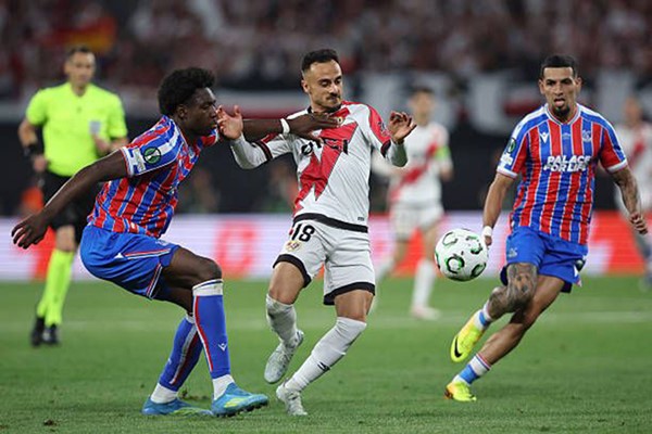 كريستال بالاس بطلاً لدوري المؤتمر الأوروبي للمرة الأولى في تاريخه بالفوز على رايو فاليكانو