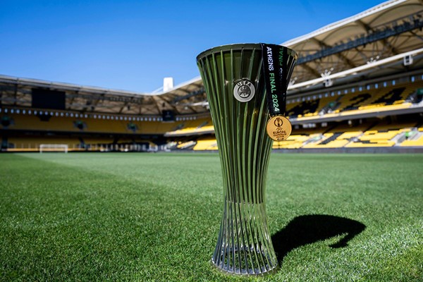 كريستال بالاس بطلاً لدوري المؤتمر الأوروبي للمرة الأولى في تاريخه بالفوز على رايو فاليكانو