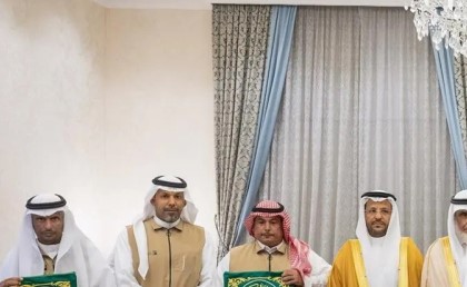 نيابةً عن خادم الحرمين الشريفين.. نائب أمير منطقة مكة يسلم كسوة الكعبة المشرفة لسدنة بيت الله الحرام