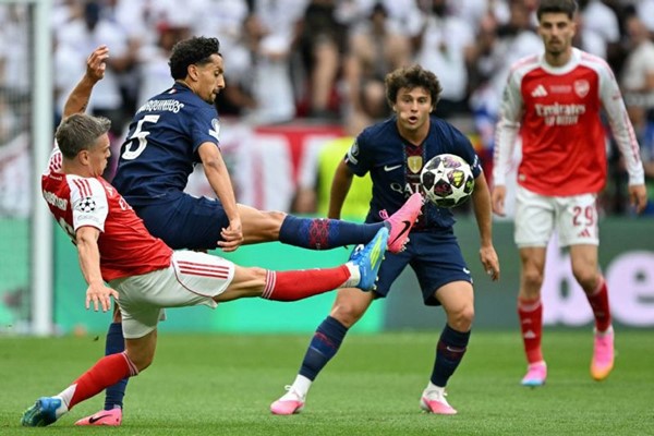 نهائي دوري أبطال أوروبا إلى الأوقات الإضافية