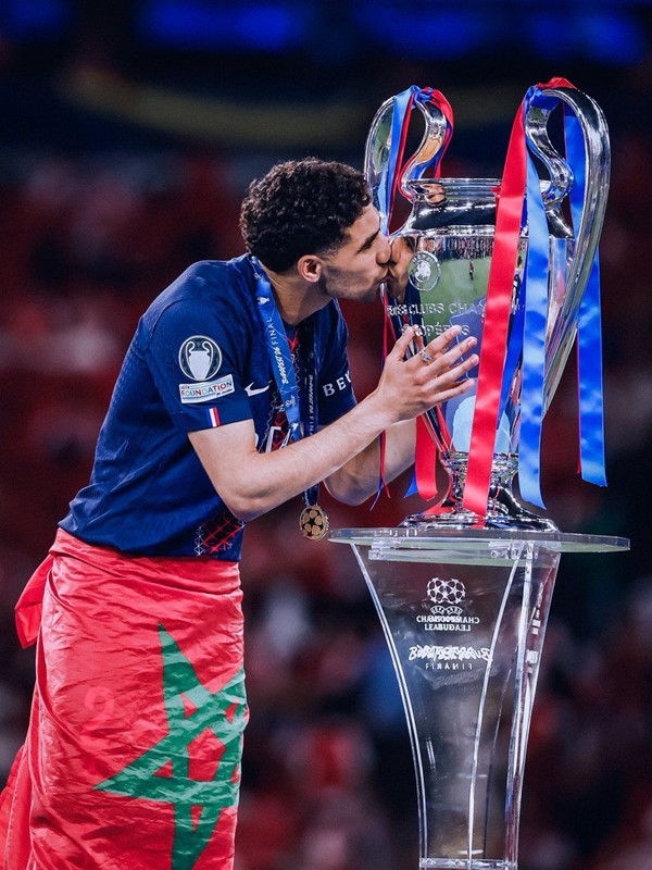 أشرف حكيمي يعادل رقم إيتو في عدد ألقاب دوري أبطال أوروبا