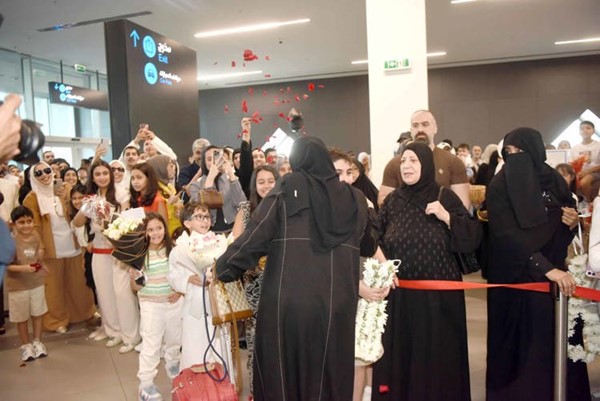 استقبال بالورود واليباب