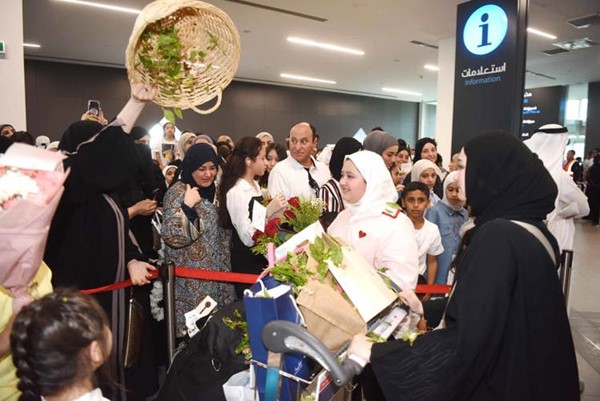 استقبال الحجاج بالورود