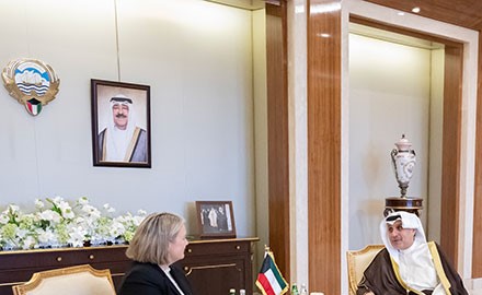 وزير شؤون الديوان الأميري ورئيس ديوان سمو ولي العهد يستقبلان سفيرة أستراليا