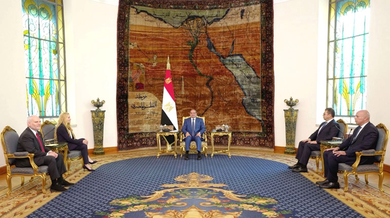 الرئيس عبدالفتاح السيسي مستقبلا وفدا من مؤتمر رؤساء المنظمات اليهودية الأميركية الكبرى