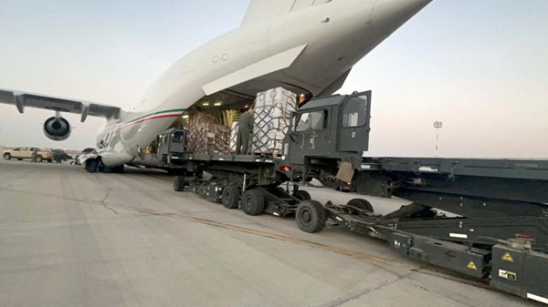 إقلاع طائرة إغاثية إلى لبنان محملة بـ 40 طناً من المساعدات المتنوعة