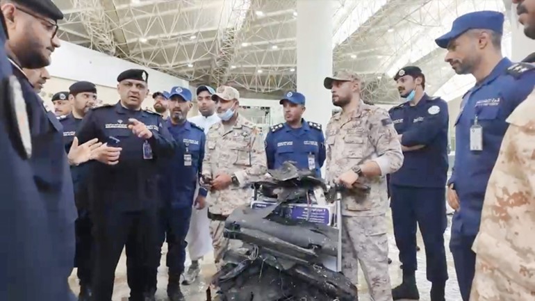 وكيل وزارة الداخلية اللواء عبدالوهاب الوهيب يطلع على آثار العدوان الإيراني الآثم التي لحقت بالمطار