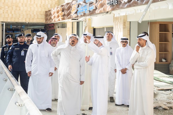 سمو الشيخ أحمد العبدالله يطلع على ما خلفه العدوان الإيراني السافر بمبنى الركاب T1