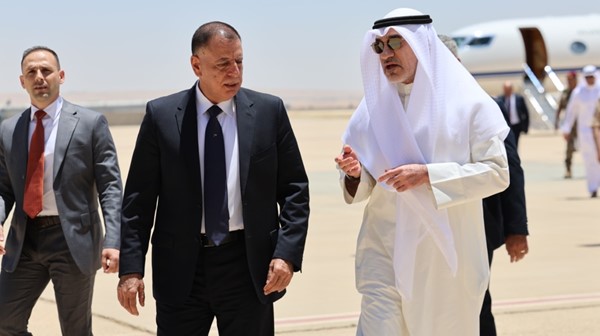 النائب الأول لرئيس الوزراء ووزير الداخلية الشيخ فهد اليوسف ووزير الداخلية الأردني مازن الفراية