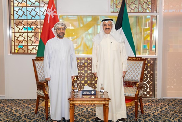 وزير المالية يبحث مع سفير سلطنة عمان سُبُل تعزيز العلاقات في المجالين المالي والاقتصادي