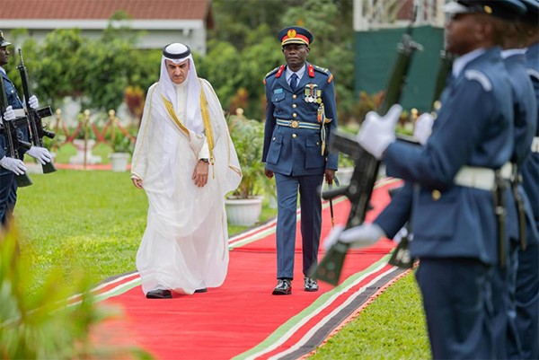 سفيرنا في نيروبي يقدم أوراق اعتماده إلى رئيس كينيا