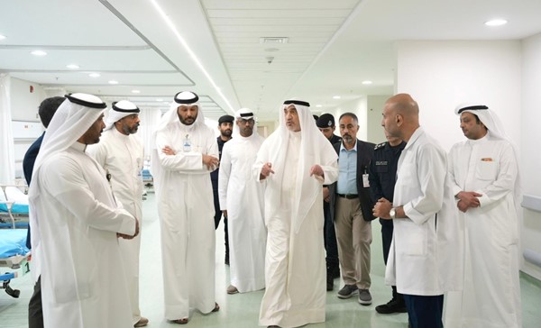 النائب الأول لرئيس مجلس الوزراء ووزير الداخلية الشيخ فهد اليوسف موجها القيادات الصحية بتوفير جميع أوجه الدعم والرعاية اللازمة للمصابين