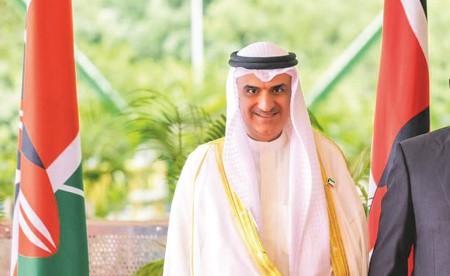 سفيرنا لدى نيروبي يقدم أوراق اعتماده إلى رئيس كينيا