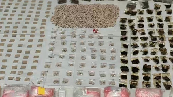بالفيديو.. ضربة استباقية لـ«مباحث مبارك الكبير».. ضبط بنغلاديشي بحوزته هيروين وحشيش و«كانجا» وآلاف المؤثرات العقلية