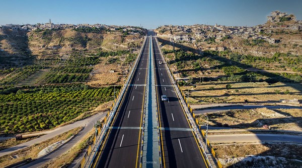 صورة جوية لجسر الرستن بعد اصلاحه واعادة تأهيله (سانا)