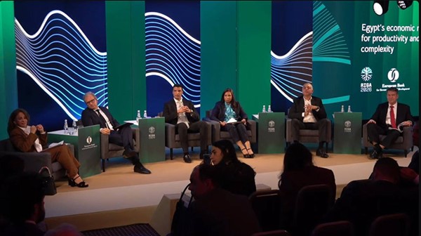 وزير الصناعة م. خالد هاشم خلال مشاركته في جلسة «تجربة مصر في زيادة الإنتاجية وتعميق التصنيع المحلي»