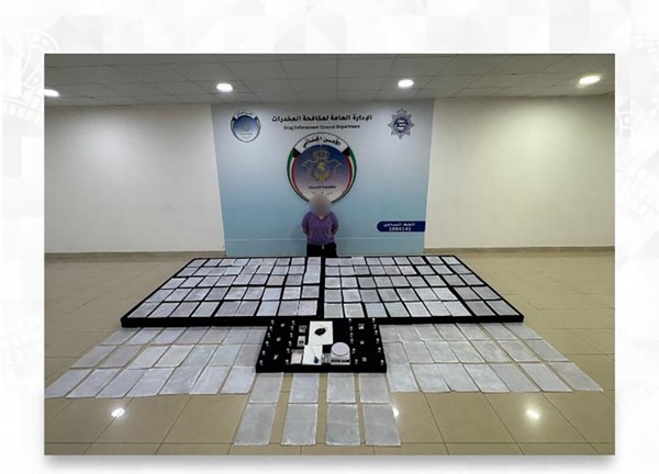 «الداخلية»: ضبط مصري بـ 140 ورقة مشبعة بـ«كيميكال» و200 مل من مادة (CBD) المخدرة بالمنقف