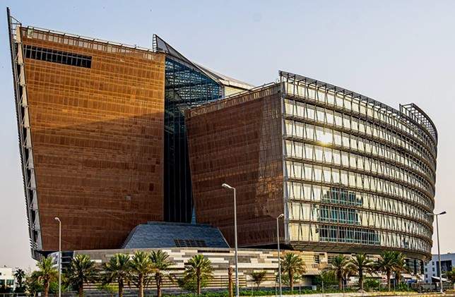 التربية إعفاء مديري لجنتين امتحانيتين وعدد من المراقبين والملاحظين وإحالة المخالفات المرصودة إلى تحقيق إداري عاجل