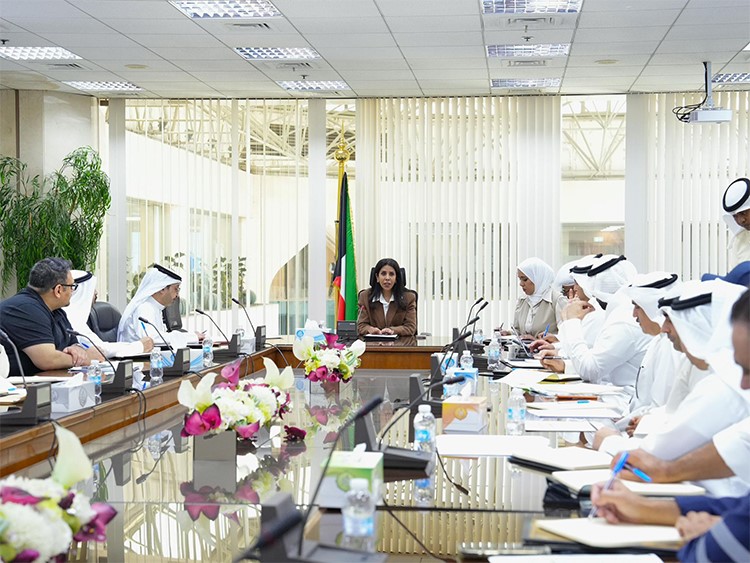 المشعان تبحث مع قيادات الأشغال مستجدات مشاريع صيانة الطرق