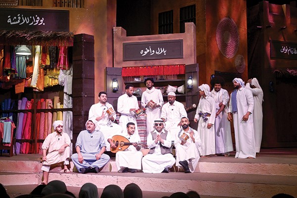  مشهد جماعي في المسرحية	(متين غوزال)