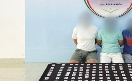 سقوط 3 متهمين بـ 2.2 كيلوغرام كوكايين وحشيش و5 آلاف كبسولة مخدرة في قبضة «مكافحة المخدرات»