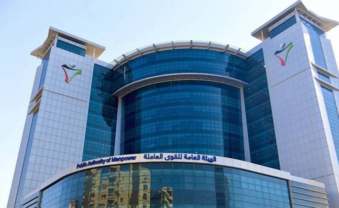 القوى العاملة تحذر في رسالة توعوية قانونيا يحق إيقاف ملف صاحب العمل في حالة مخالفة قرار حظر تشغيل العمال في الأماكن المكشوفة خلال فترة الظهيرة حتى معالجة الوضع