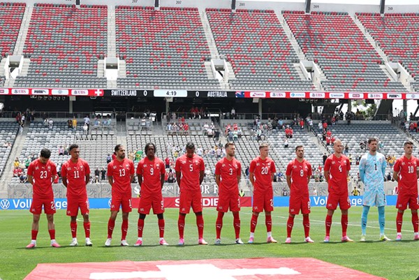 منتخب سويسرا يخشى الثعابين