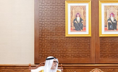 وزير الخارجية بحث مع نظيره العماني تطورات الأوضاع في المنطقة والجهود المبذولة بشأنها