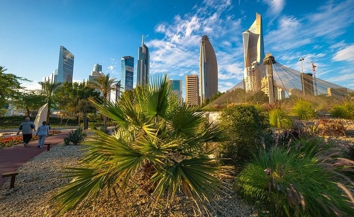 الأرصاد طقس حار ورطب والعظمى 44