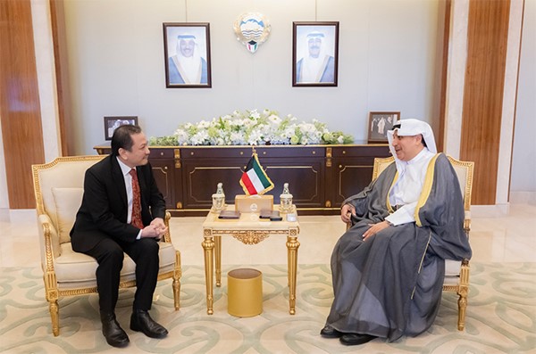 وزير شؤون الديوان الأميري يبحث مع سفيري بنغلاديش وبروناي دار السلام العلاقات الثنائية وآخر المستجدات