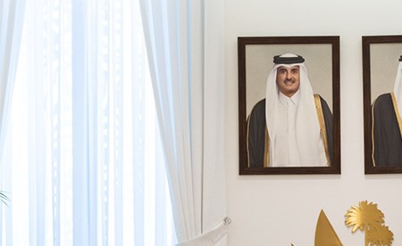 رئيس الوزراء القطري وأمين عام مجلس التعاون يبحثان آخر التطورات في المنطقة