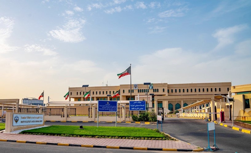 «الكهرباء»: «المركزي للمناقصات» يطلب من 3 شركات تمديد التأمي
