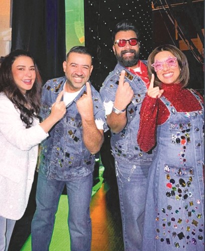 بشار يتوسط ماغي ابوغصن وهيا عبدالسلام وفؤاد علي