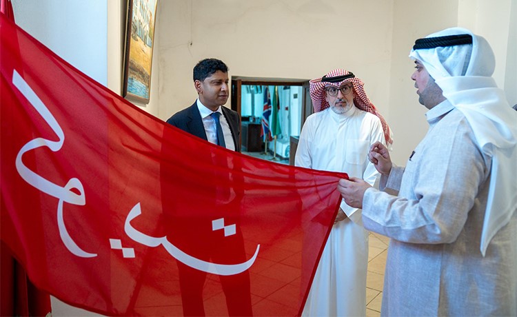 السفير البريطاني يزور بيت ديكسون ويطلع على جانب من التراث الكويتي - البريطاني