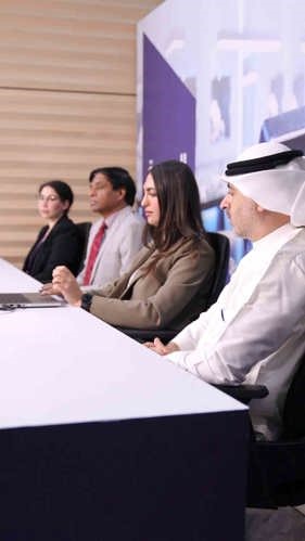 ممثلو شركتي التدقيق ديلويت وجرانت ثورنتون خلال السحب